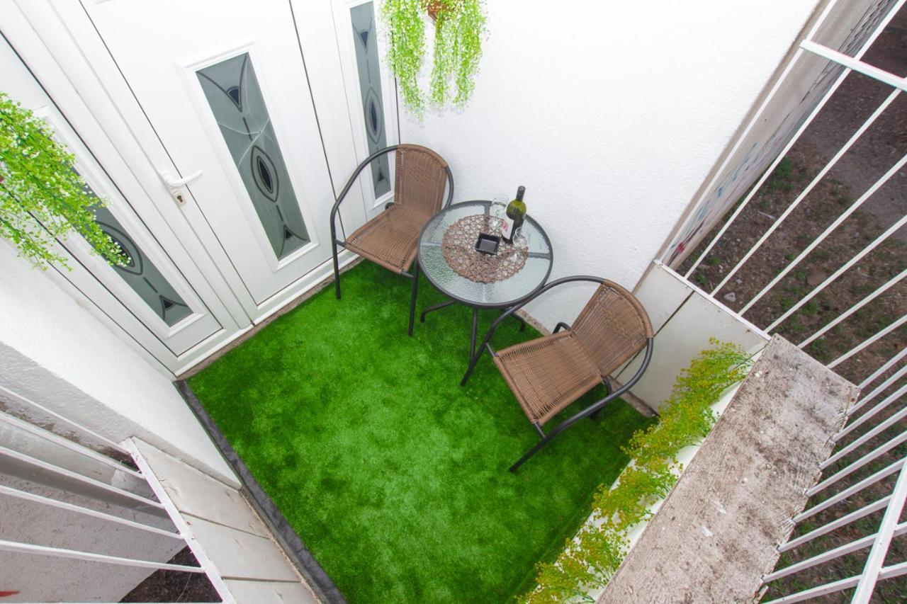 Lea Apartment Bar Dış mekan fotoğraf